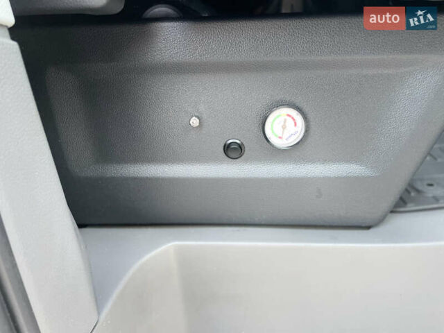 Белый Фольксваген Крафтер, объемом двигателя 1.97 л и пробегом 367 тыс. км за 20800 $, фото 22 на Automoto.ua