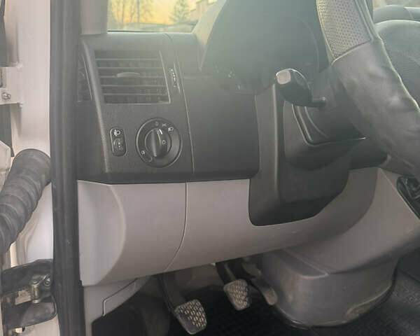 Білий Фольксваген Крафтєр, об'ємом двигуна 1.97 л та пробігом 309 тис. км за 17500 $, фото 13 на Automoto.ua