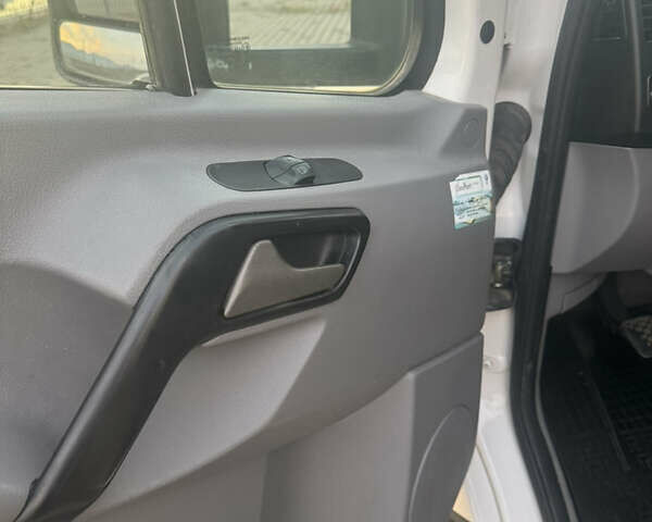 Білий Фольксваген Крафтєр, об'ємом двигуна 1.97 л та пробігом 309 тис. км за 17500 $, фото 14 на Automoto.ua