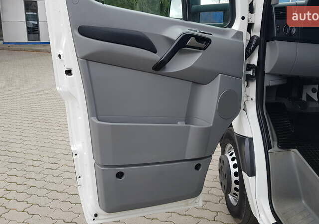 Белый Фольксваген Крафтер, объемом двигателя 1.97 л и пробегом 240 тыс. км за 21800 $, фото 9 на Automoto.ua