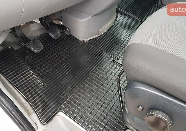 Белый Фольксваген Крафтер, объемом двигателя 1.97 л и пробегом 240 тыс. км за 21800 $, фото 20 на Automoto.ua