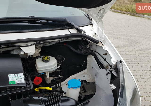 Белый Фольксваген Крафтер, объемом двигателя 1.97 л и пробегом 240 тыс. км за 21800 $, фото 37 на Automoto.ua