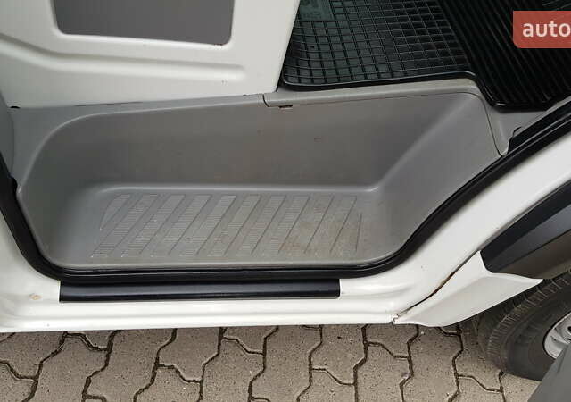 Белый Фольксваген Крафтер, объемом двигателя 1.97 л и пробегом 240 тыс. км за 21800 $, фото 26 на Automoto.ua