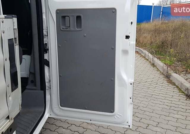 Белый Фольксваген Крафтер, объемом двигателя 1.97 л и пробегом 240 тыс. км за 21800 $, фото 29 на Automoto.ua