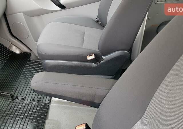 Белый Фольксваген Крафтер, объемом двигателя 1.97 л и пробегом 240 тыс. км за 21800 $, фото 19 на Automoto.ua