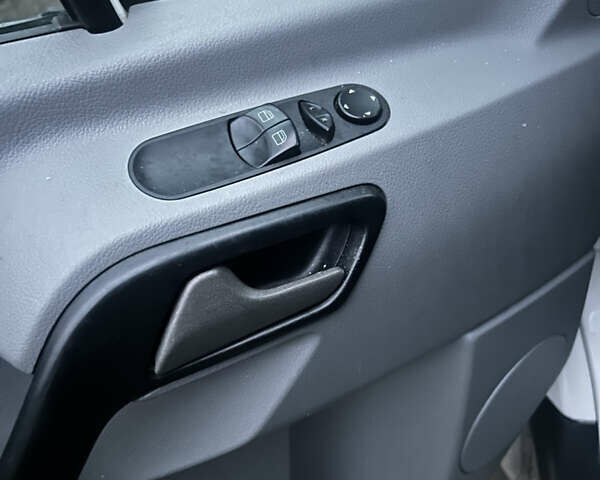 Белый Фольксваген Крафтер, объемом двигателя 1.97 л и пробегом 185 тыс. км за 16850 $, фото 9 на Automoto.ua