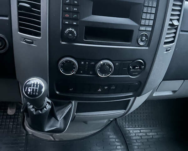 Белый Фольксваген Крафтер, объемом двигателя 1.97 л и пробегом 185 тыс. км за 16850 $, фото 8 на Automoto.ua