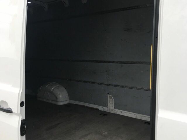 Белый Фольксваген Крафтер, объемом двигателя 0 л и пробегом 216 тыс. км за 18600 $, фото 2 на Automoto.ua