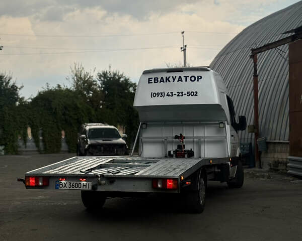 Білий Фольксваген Крафтєр, об'ємом двигуна 2.46 л та пробігом 716 тис. км за 16500 $, фото 3 на Automoto.ua