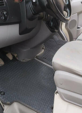 Белый Фольксваген Крафтер, объемом двигателя 2.5 л и пробегом 350 тыс. км за 9500 $, фото 4 на Automoto.ua