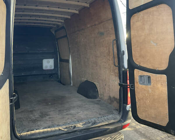 Белый Фольксваген Крафтер, объемом двигателя 2.46 л и пробегом 485 тыс. км за 9200 $, фото 5 на Automoto.ua