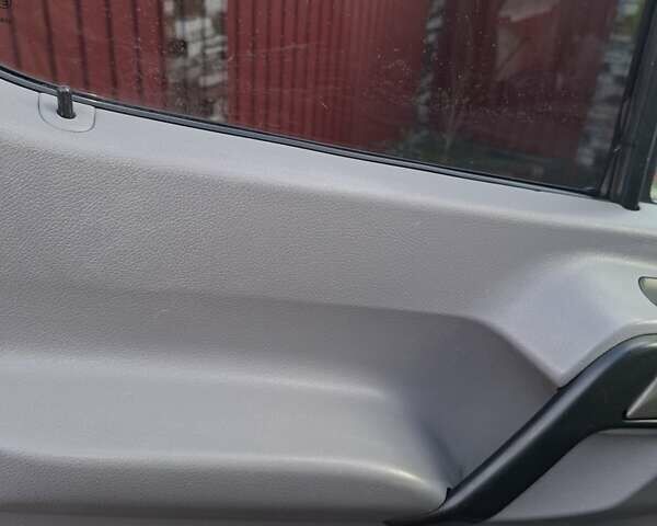 Белый Фольксваген Крафтер, объемом двигателя 2.5 л и пробегом 420 тыс. км за 9300 $, фото 12 на Automoto.ua