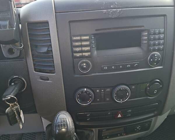 Белый Фольксваген Крафтер, объемом двигателя 2.5 л и пробегом 420 тыс. км за 9300 $, фото 6 на Automoto.ua