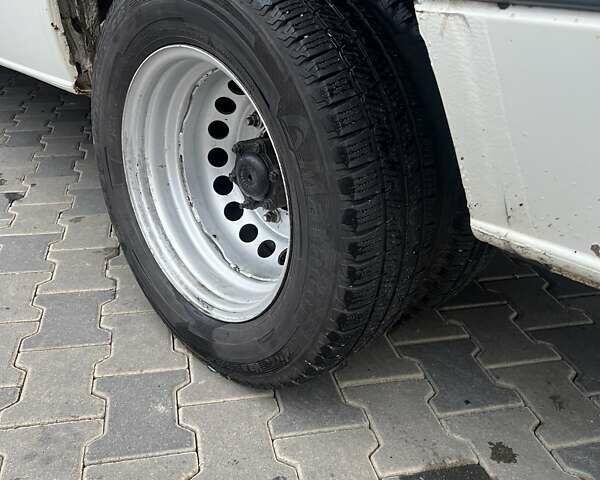 Белый Фольксваген Крафтер, объемом двигателя 2.46 л и пробегом 560 тыс. км за 13500 $, фото 9 на Automoto.ua