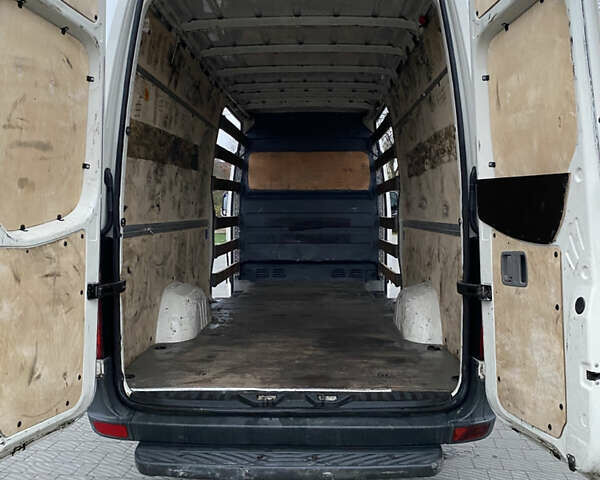 Белый Фольксваген Крафтер, объемом двигателя 2.46 л и пробегом 350 тыс. км за 13850 $, фото 30 на Automoto.ua