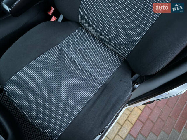 Белый Фольксваген Крафтер, объемом двигателя 1.97 л и пробегом 423 тыс. км за 12800 $, фото 57 на Automoto.ua