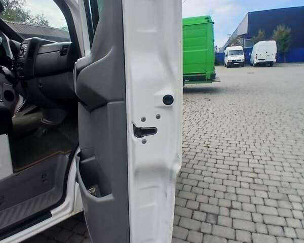 Білий Фольксваген Крафтєр, об'ємом двигуна 1.97 л та пробігом 546 тис. км за 12450 $, фото 33 на Automoto.ua