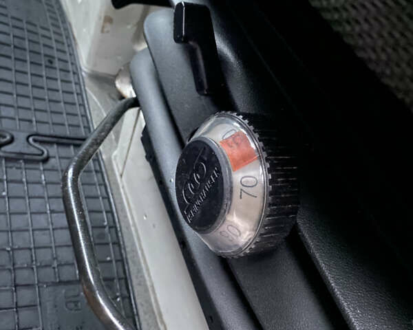 Белый Фольксваген Крафтер, объемом двигателя 2.46 л и пробегом 350 тыс. км за 13850 $, фото 15 на Automoto.ua