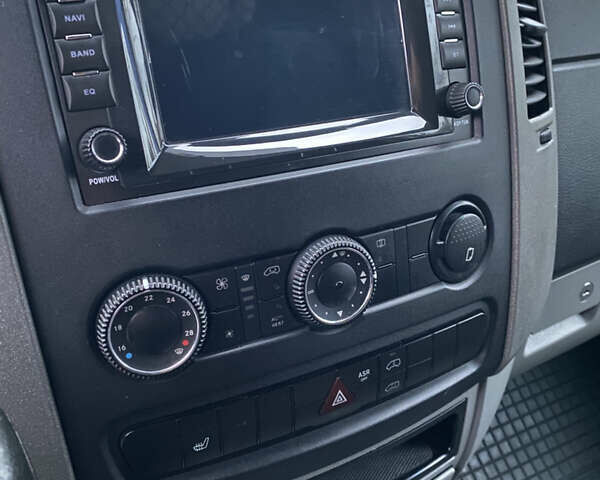 Белый Фольксваген Крафтер, объемом двигателя 2.46 л и пробегом 350 тыс. км за 13850 $, фото 18 на Automoto.ua