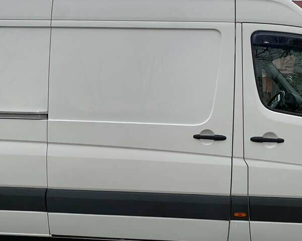 Белый Фольксваген Крафтер, объемом двигателя 2.46 л и пробегом 350 тыс. км за 13850 $, фото 3 на Automoto.ua