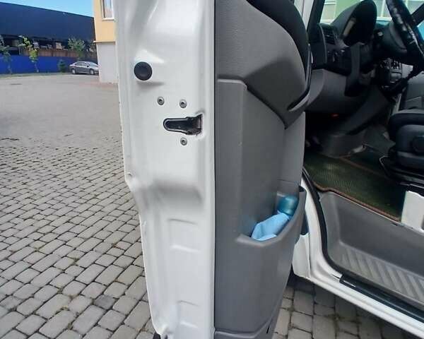 Білий Фольксваген Крафтєр, об'ємом двигуна 1.97 л та пробігом 546 тис. км за 12450 $, фото 31 на Automoto.ua