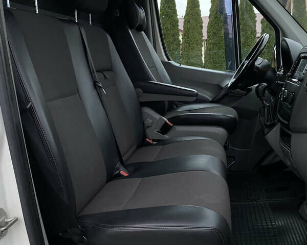 Белый Фольксваген Крафтер, объемом двигателя 2.46 л и пробегом 350 тыс. км за 13850 $, фото 24 на Automoto.ua