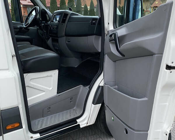 Белый Фольксваген Крафтер, объемом двигателя 2.46 л и пробегом 350 тыс. км за 13850 $, фото 23 на Automoto.ua