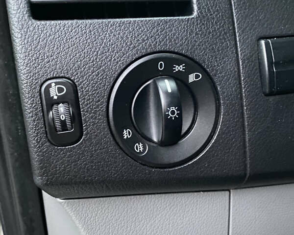 Белый Фольксваген Крафтер, объемом двигателя 2.46 л и пробегом 350 тыс. км за 13850 $, фото 21 на Automoto.ua