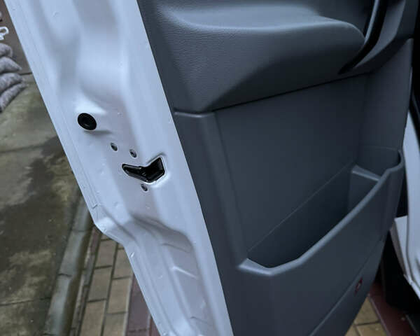 Белый Фольксваген Крафтер, объемом двигателя 1.97 л и пробегом 423 тыс. км за 12800 $, фото 53 на Automoto.ua