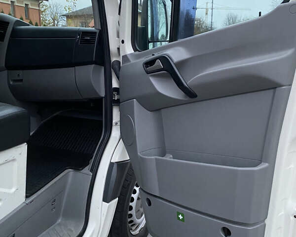 Белый Фольксваген Крафтер, объемом двигателя 2.46 л и пробегом 350 тыс. км за 13850 $, фото 27 на Automoto.ua