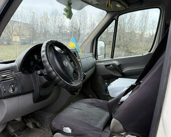 Белый Фольксваген Крафтер, объемом двигателя 2.5 л и пробегом 557 тыс. км за 8500 $, фото 4 на Automoto.ua