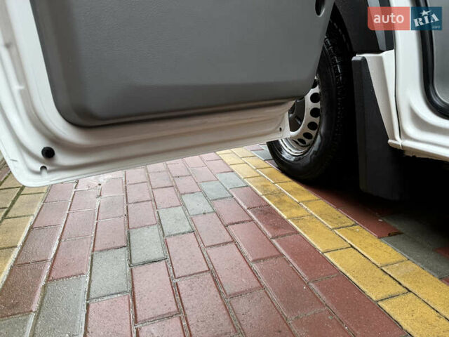 Белый Фольксваген Крафтер, объемом двигателя 1.97 л и пробегом 423 тыс. км за 12800 $, фото 66 на Automoto.ua