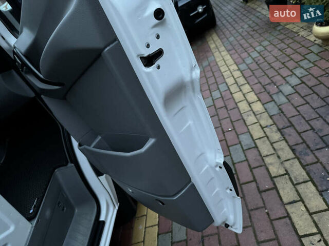 Белый Фольксваген Крафтер, объемом двигателя 1.97 л и пробегом 423 тыс. км за 12800 $, фото 46 на Automoto.ua