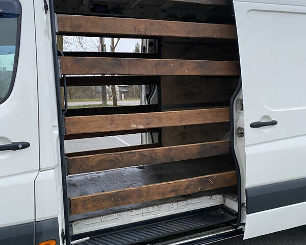 Белый Фольксваген Крафтер, объемом двигателя 2.46 л и пробегом 350 тыс. км за 13850 $, фото 29 на Automoto.ua