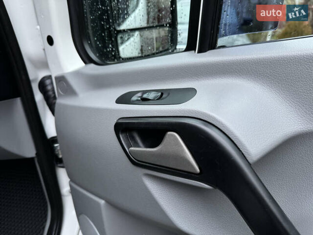 Белый Фольксваген Крафтер, объемом двигателя 1.97 л и пробегом 423 тыс. км за 12800 $, фото 67 на Automoto.ua