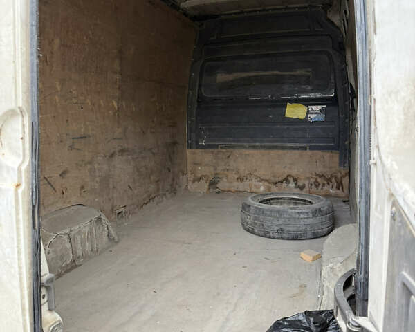 Белый Фольксваген Крафтер, объемом двигателя 2.5 л и пробегом 557 тыс. км за 8500 $, фото 7 на Automoto.ua