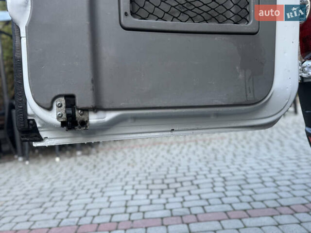 Белый Фольксваген Крафтер, объемом двигателя 1.97 л и пробегом 450 тыс. км за 12499 $, фото 49 на Automoto.ua