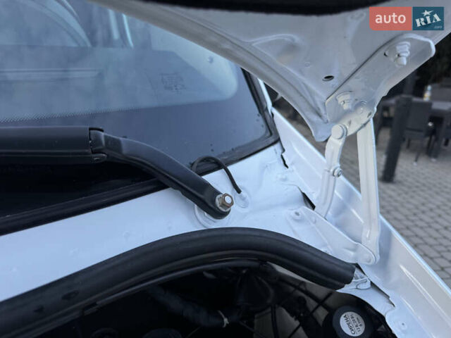 Белый Фольксваген Крафтер, объемом двигателя 1.97 л и пробегом 450 тыс. км за 12499 $, фото 50 на Automoto.ua