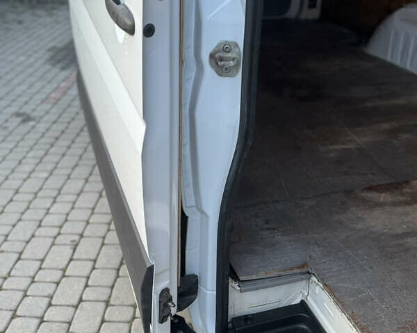 Белый Фольксваген Крафтер, объемом двигателя 1.97 л и пробегом 450 тыс. км за 12499 $, фото 39 на Automoto.ua