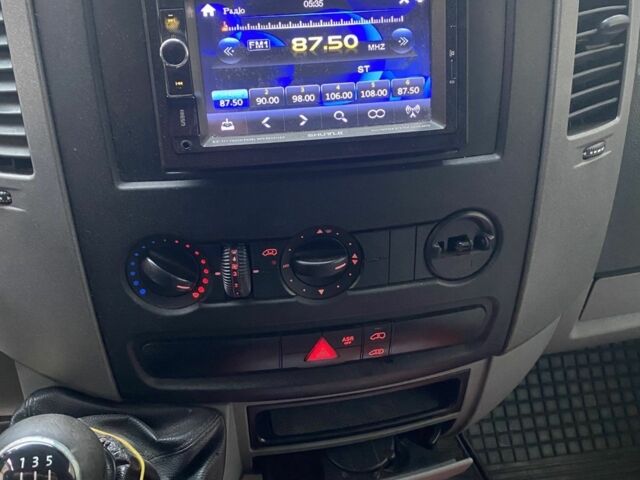 Белый Фольксваген Крафтер, объемом двигателя 2 л и пробегом 165 тыс. км за 10750 $, фото 6 на Automoto.ua