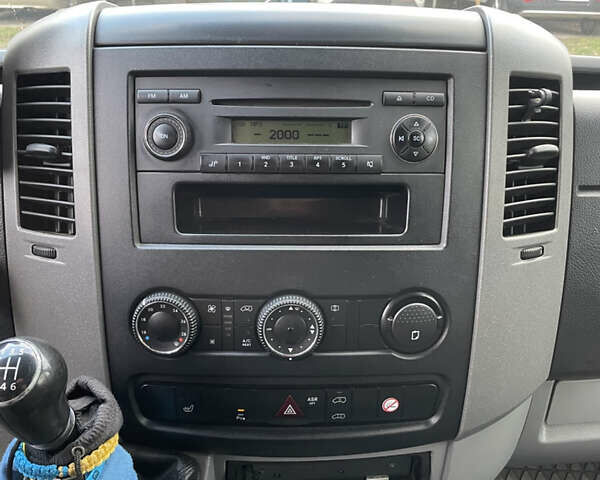 Белый Фольксваген Крафтер, объемом двигателя 0 л и пробегом 536 тыс. км за 12500 $, фото 6 на Automoto.ua