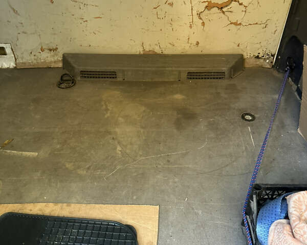 Белый Фольксваген Крафтер, объемом двигателя 1.97 л и пробегом 265 тыс. км за 16000 $, фото 20 на Automoto.ua