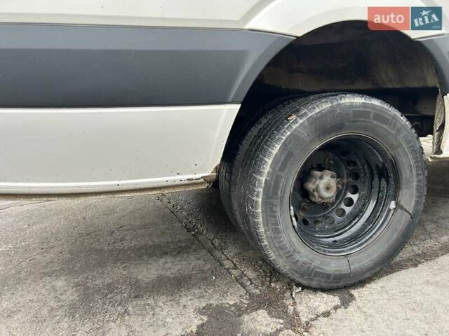 Белый Фольксваген Крафтер, объемом двигателя 1.97 л и пробегом 371 тыс. км за 14500 $, фото 14 на Automoto.ua