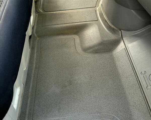 Белый Фольксваген Крафтер, объемом двигателя 1.97 л и пробегом 265 тыс. км за 16000 $, фото 19 на Automoto.ua