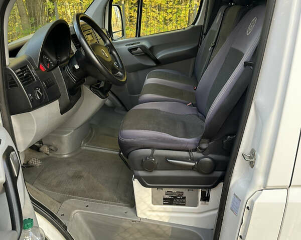 Белый Фольксваген Крафтер, объемом двигателя 1.97 л и пробегом 265 тыс. км за 16000 $, фото 10 на Automoto.ua