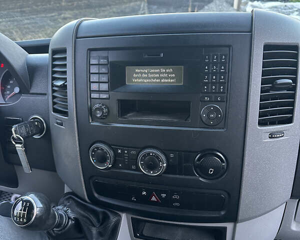 Белый Фольксваген Крафтер, объемом двигателя 1.97 л и пробегом 290 тыс. км за 13500 $, фото 7 на Automoto.ua