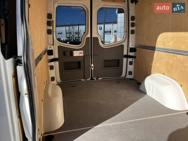 Белый Фольксваген Крафтер, объемом двигателя 0 л и пробегом 233 тыс. км за 15700 $, фото 17 на Automoto.ua