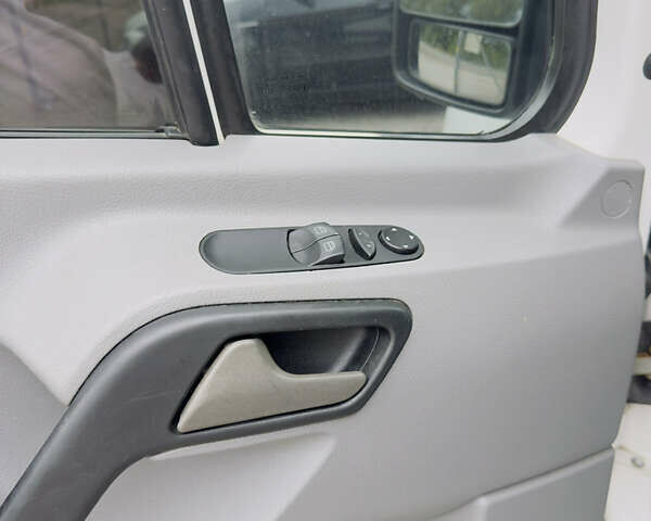 Белый Фольксваген Крафтер, объемом двигателя 0 л и пробегом 289 тыс. км за 15500 $, фото 14 на Automoto.ua