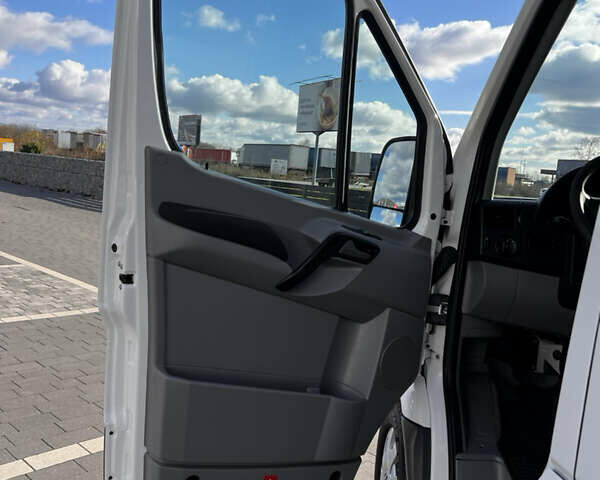 Белый Фольксваген Крафтер, объемом двигателя 0 л и пробегом 233 тыс. км за 15700 $, фото 21 на Automoto.ua