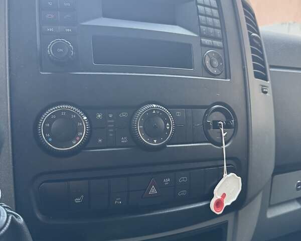 Белый Фольксваген Крафтер, объемом двигателя 2 л и пробегом 248 тыс. км за 14500 $, фото 7 на Automoto.ua